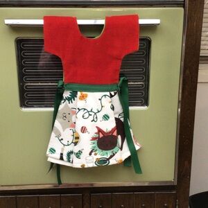 Little dress hanging dish towel